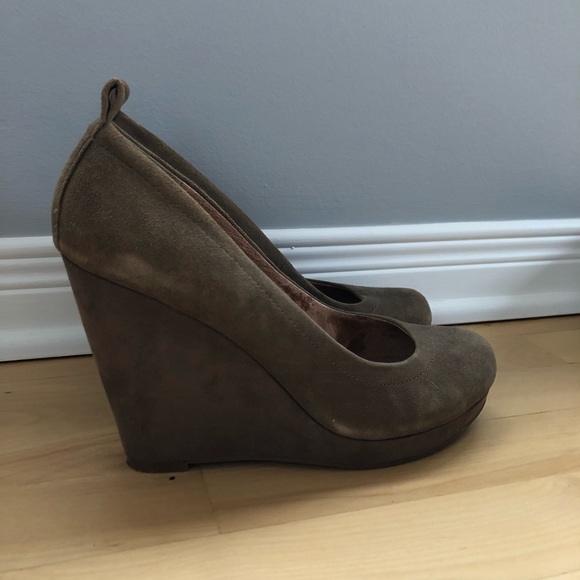 Tan suede wedges - Picture 2 of 3